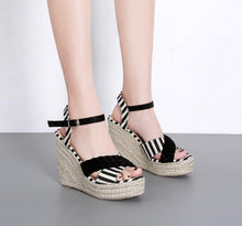Load image into Gallery viewer, Weave Wedge Sandal