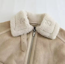 Cargar imagen en el visor de la galería, Timeless Tundra Jacket