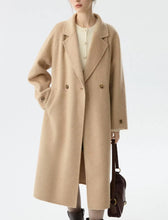 Cargar imagen en el visor de la galería, Frost &amp; Fabulous Coat