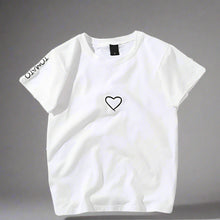 Laden Sie das Bild in den Galerie-Viewer, Heart Print T