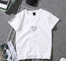 Laden Sie das Bild in den Galerie-Viewer, Heart Print T